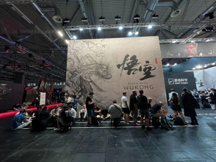 在科隆，我看玩家们在《黑神话》前排队5小时